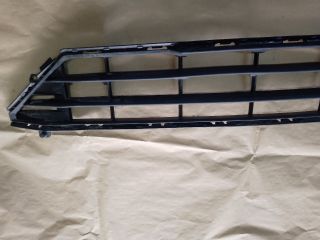 bontott VOLVO XC60 Első Lökhárító Alsó Középső Díszrács