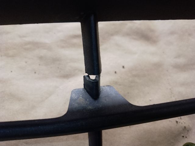 bontott VOLVO XC60 Első Lökhárító Alsó Középső Díszrács