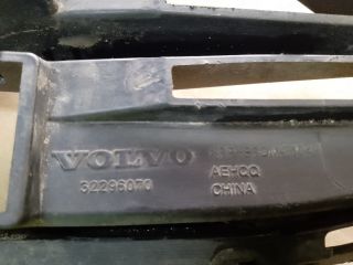 bontott VOLVO XC60 Első Lökhárító Alsó Középső Díszrács