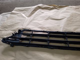 bontott VOLVO XC60 Első Lökhárító Alsó Középső Díszrács