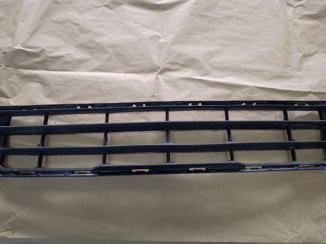 bontott VOLVO XC60 Első Lökhárító Alsó Középső Díszrács