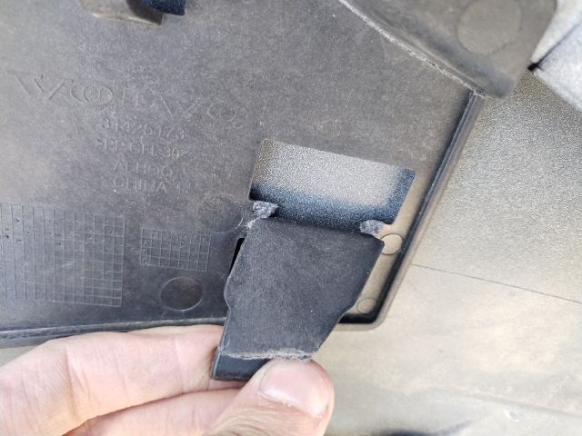 bontott VOLVO XC60 Első Lökhárító (Üresen)