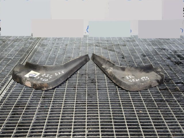 bontott VOLVO XC60 Hátsó Sárvédő Gumi Pár