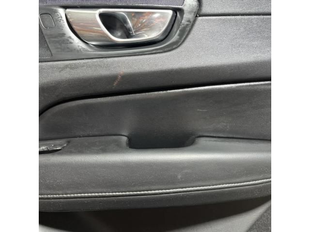 bontott VOLVO XC60 Jobb hátsó Ajtó Kárpit