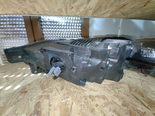 bontott VOLVO XC60 Jobb Ledes Fényszóró