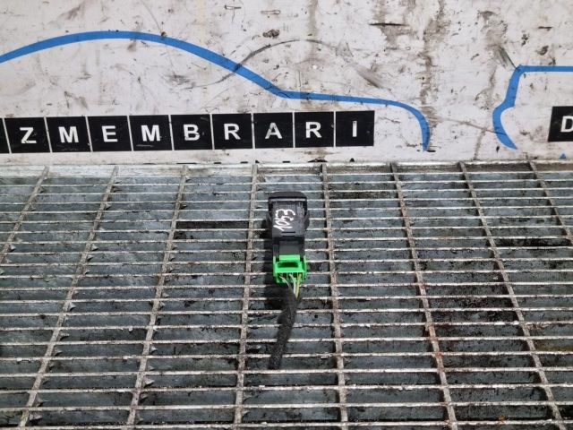 bontott VOLVO XC60 Vészvillogó Kapcsoló