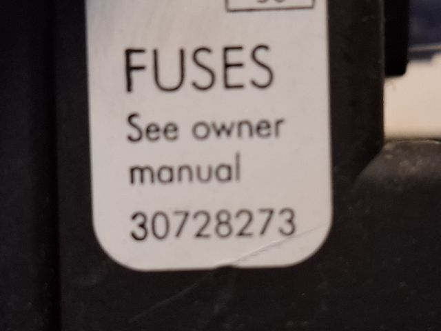 bontott VOLVO XC90 Biztosítéktábla Utastér