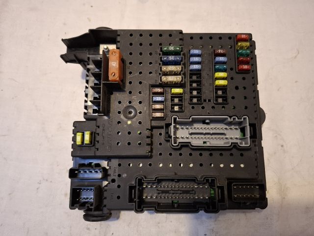 bontott VOLVO XC90 Biztosítéktábla Utastér