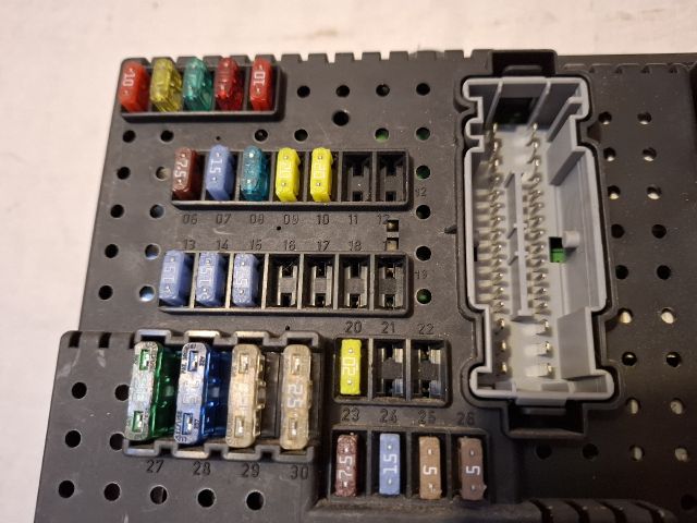 bontott VOLVO XC90 Biztosítéktábla Utastér