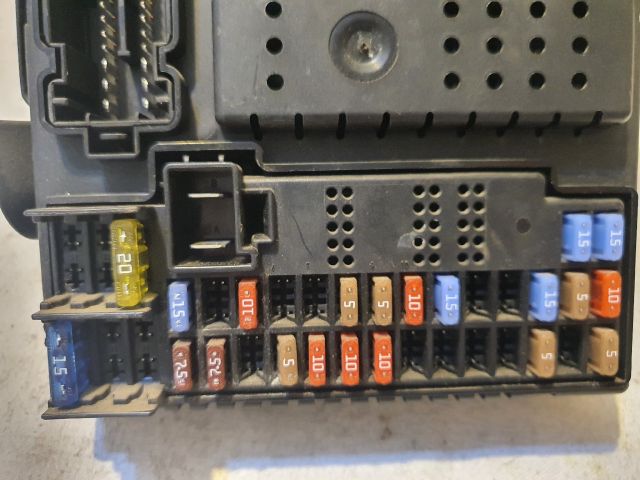 bontott VOLVO XC90 Biztosítéktábla Utastér