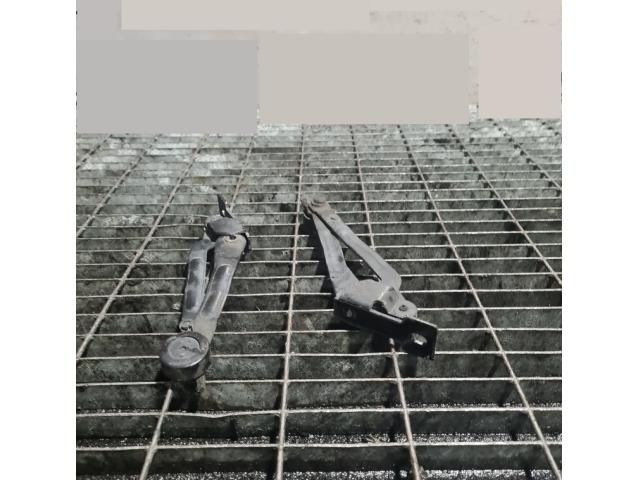 bontott VOLVO XC90 Csomagtérajtó Zsanér