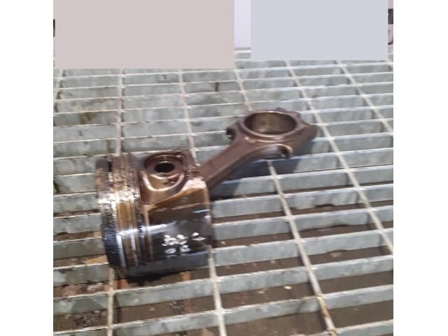 bontott VOLVO XC90 Dugattyú