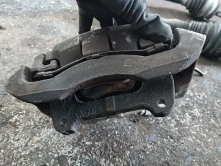 bontott VOLVO XC90 Bal első Féknyereg Munkahengerrel