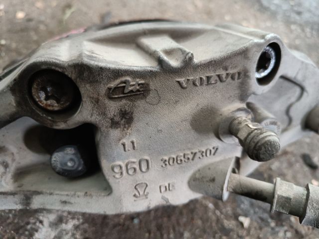 bontott VOLVO XC90 Jobb első Féknyereg Munkahengerrel