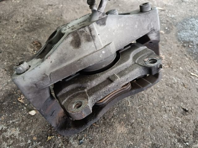 bontott VOLVO XC90 Jobb első Féknyereg Munkahengerrel