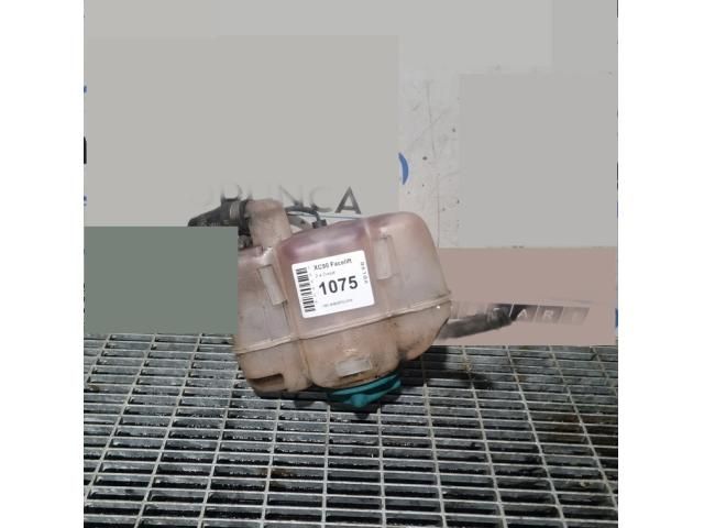 bontott VOLVO XC90 Kiegyenlítő Tartály