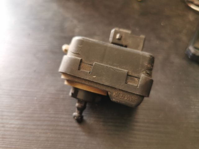 bontott VOLVO XC90 Fényszórómagasság Állító Motor (Pozíciófüggetlen)