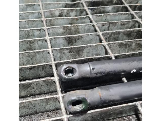 bontott VOLVO XC90 Gázrugós Kitámasztó Teleszkóp Motorháztető