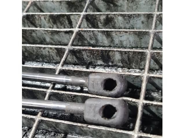 bontott VOLVO XC90 Gázrugós Kitámasztó Teleszkóp Motorháztető