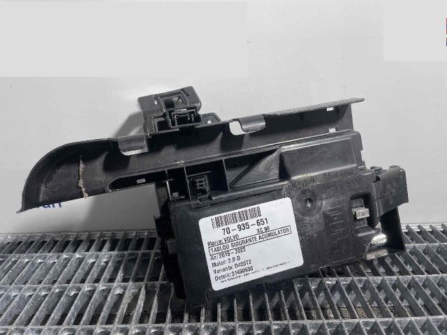 bontott VOLVO XC90 II Biztosítéktábla Motortér