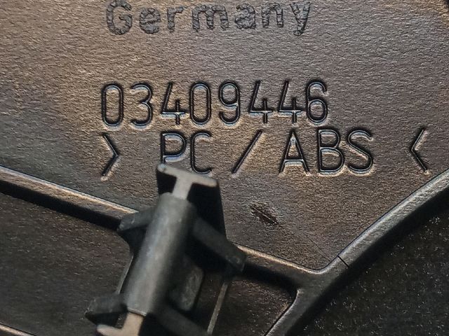 bontott VOLVO XC90 Műszerfal Középső Hangszóró Burkolat