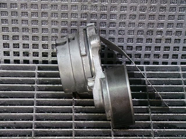 bontott VW AMAROK Vezérlés Lánc / Szíj Feszítő Görgő