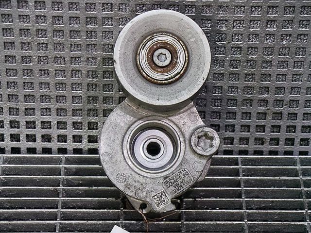 bontott VW AMAROK Vezérlés Lánc / Szíj Feszítő Görgő