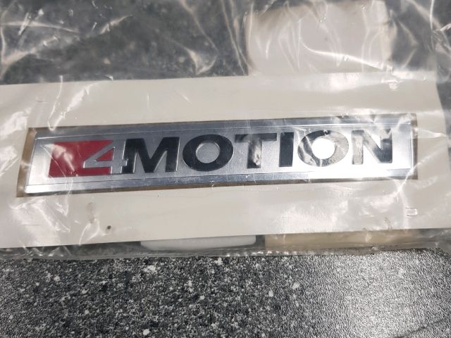 bontott VW AMAROK Hátsó Embléma