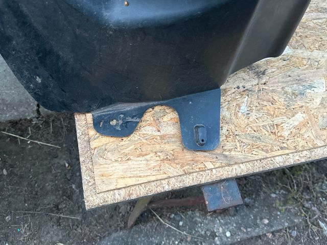 bontott VW AMAROK Jobb első Dobbetét (Kerékjárati, Műanyag)