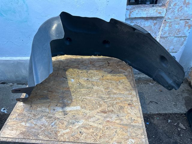 bontott VW AMAROK Jobb első Dobbetét (Kerékjárati, Műanyag)