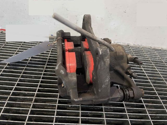 bontott VW ARTEON Jobb első Féknyereg Munkahengerrel