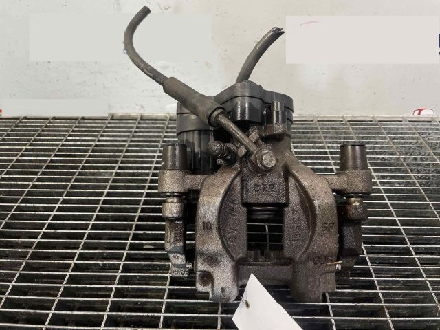 bontott VW ARTEON Jobb hátsó Féknyereg Munkahengerrel