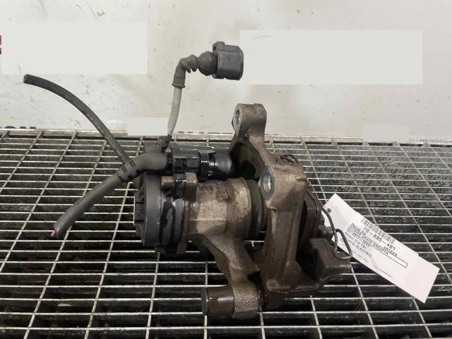 bontott VW ARTEON Jobb hátsó Féknyereg Munkahengerrel