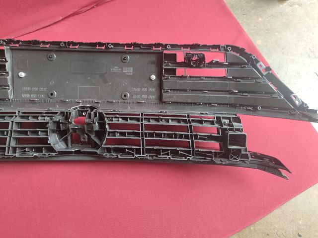 bontott VW ARTEON Hűtőrács