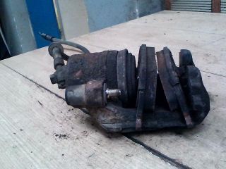 bontott VW BORA Bal első Féknyereg Munkahengerrel