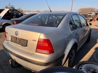 bontott VW BORA Jobb első Féknyereg Munkahengerrel