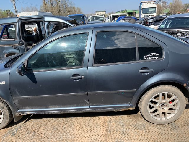 bontott VW BORA Homlokfal (Üres lemez)