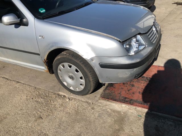 bontott VW BORA Jobb első Féknyereg Munkahengerrel