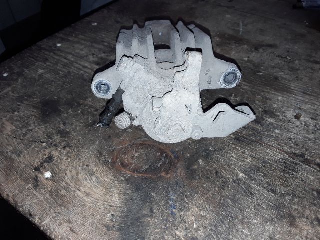 bontott VW BORA Jobb hátsó Féknyereg Munkahengerrel