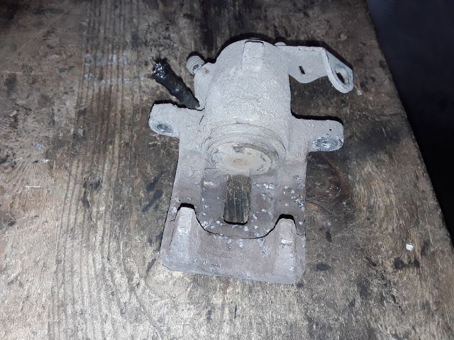 bontott VW BORA Jobb hátsó Féknyereg Munkahengerrel