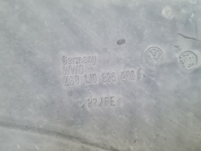 bontott VW BORA Jobb Motorburkolat