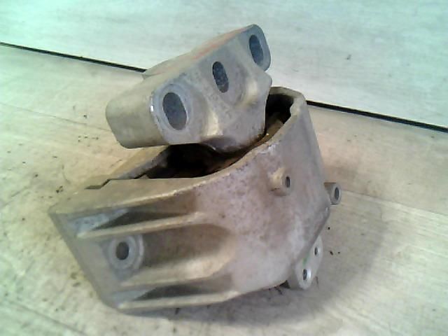 bontott VW BORA Motor Tartó Bak Jobb