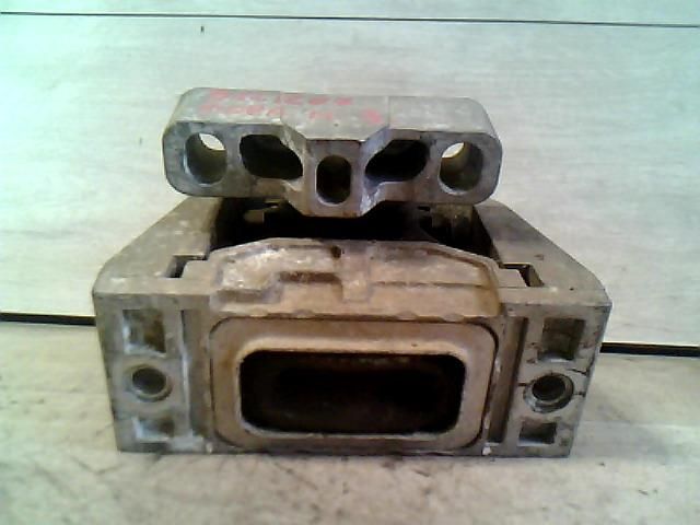 bontott VW BORA Motor Tartó Bak Jobb