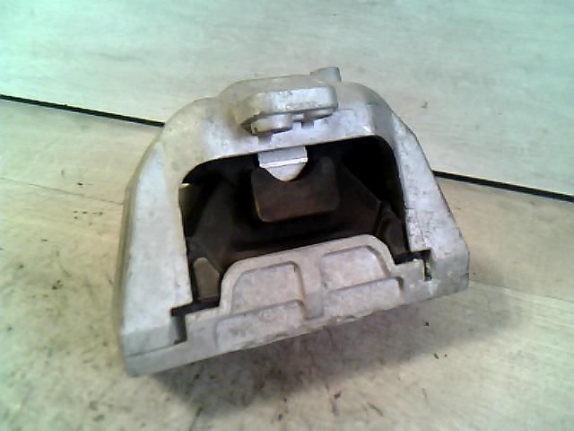 bontott VW BORA Motor Tartó Bak Jobb