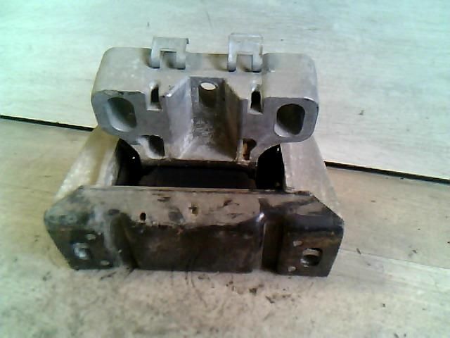 bontott VW BORA Motor Tartó Bak Jobb