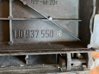 bontott VW BORA Biztosítéktábla Motortér