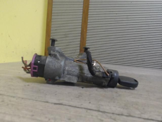 bontott VW BORA Gyújtáskapcsoló Házzal