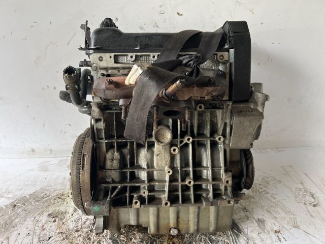 bontott VW BORA Motor (Fűzött blokk hengerfejjel)