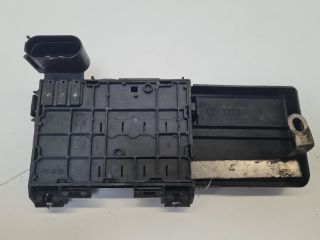 bontott VW BORA Biztosítéktábla Motortér