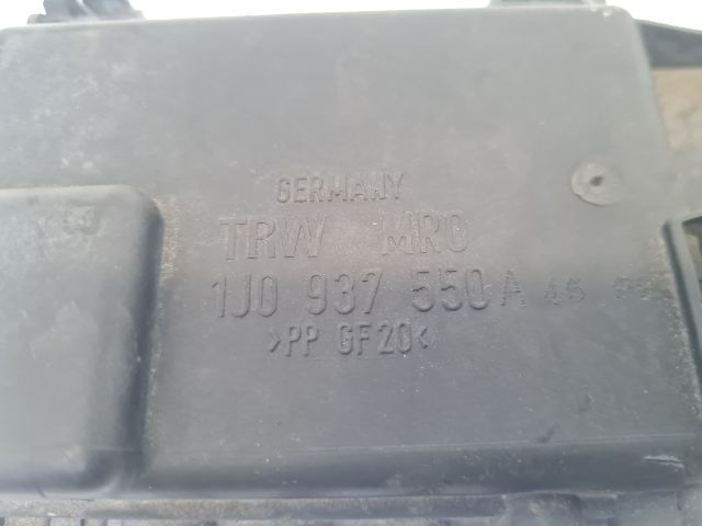 bontott VW BORA Biztosítéktábla Motortér